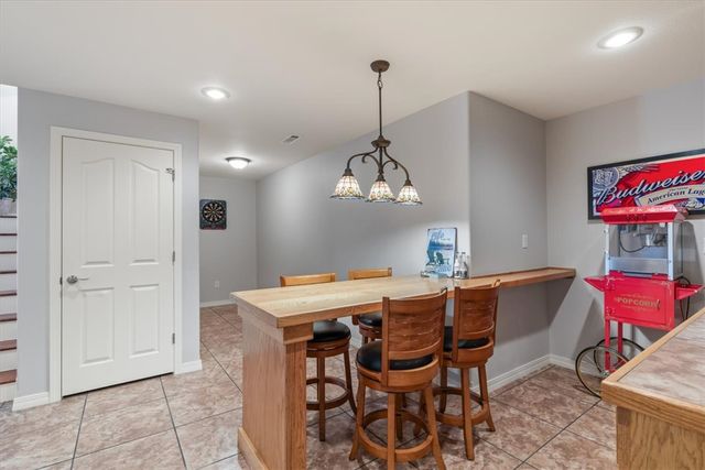122 Holland Pt, Eureka Springs, AR 72631