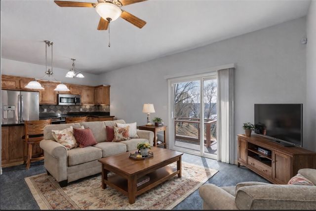 122 Holland Pt, Eureka Springs, AR 72631