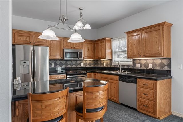 122 Holland Pt, Eureka Springs, AR 72631