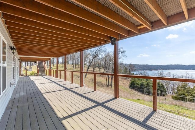 122 Holland Pt, Eureka Springs, AR 72631