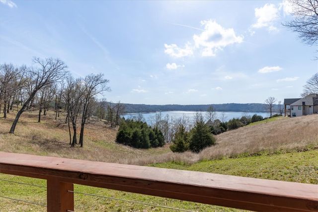 122 Holland Pt, Eureka Springs, AR 72631