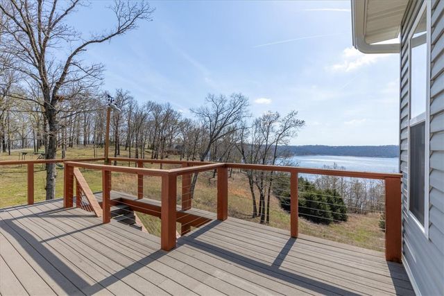 122 Holland Pt, Eureka Springs, AR 72631