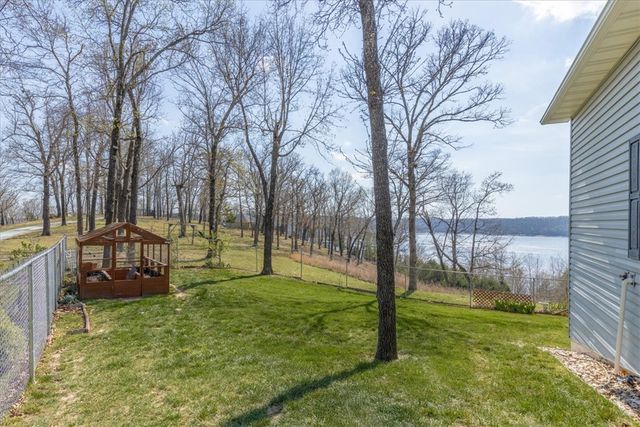 122 Holland Pt, Eureka Springs, AR 72631