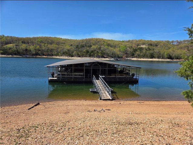 122 Holland Pt, Eureka Springs, AR 72631