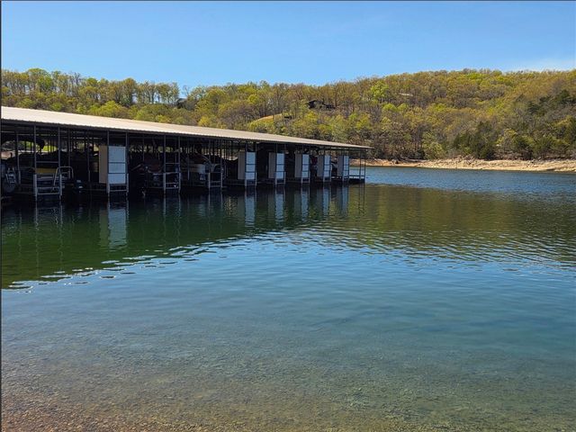 122 Holland Pt, Eureka Springs, AR 72631
