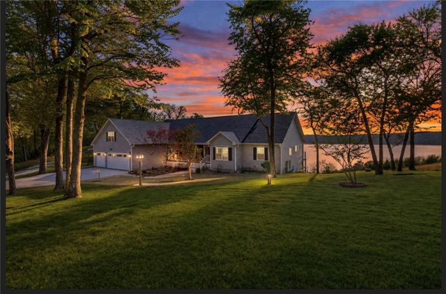 122 Holland Pt, Eureka Springs, AR 72631