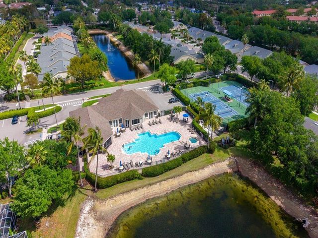 8098 Tauren CT, Naples, FL 34119