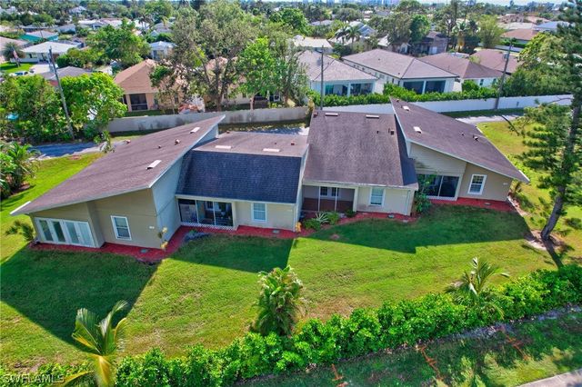 706 111th AVE N, Naples, FL 34108