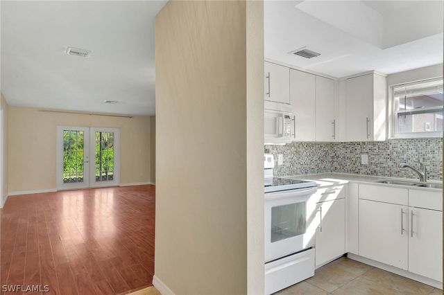 706 111th AVE N, Naples, FL 34108