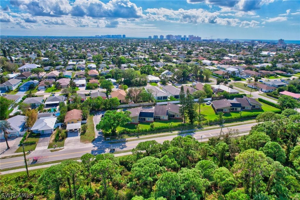 706 111th AVE N, Naples, FL 34108