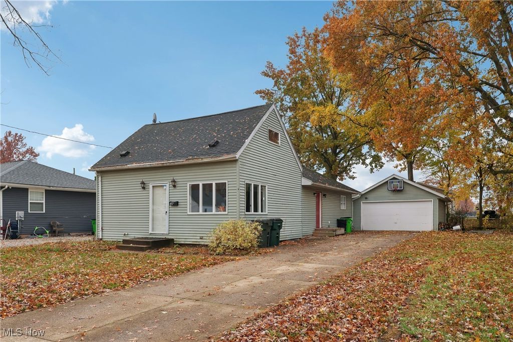 492 E Hopocan Avenue, Barberton, OH 44203