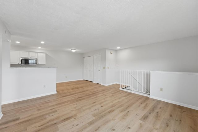 5423 GARDEN RIDGE, Columbus, OH 43228