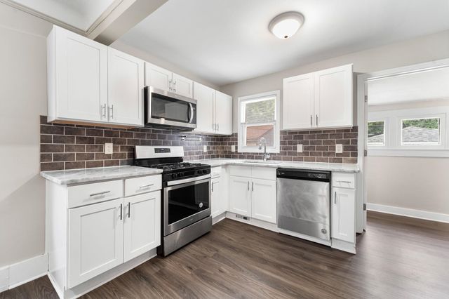 164 W Muir Avenue, Hazel Park, MI 48030