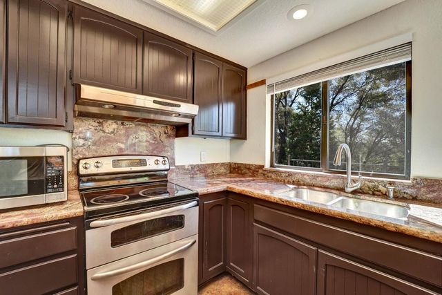 4968 N Mining Brook Ct, Placerville, CA 95667