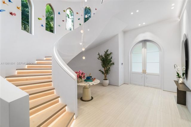 1522 Island Blvd, Aventura, FL 33160