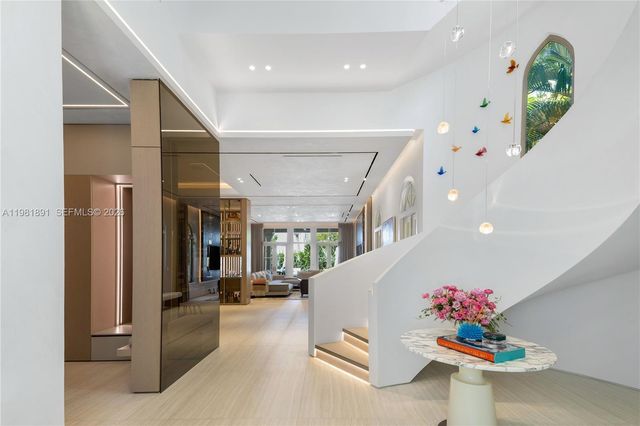 1522 Island Blvd, Aventura, FL 33160