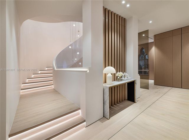 1522 Island Blvd, Aventura, FL 33160