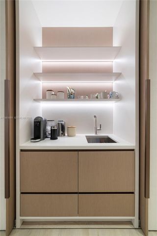 1522 Island Blvd, Aventura, FL 33160