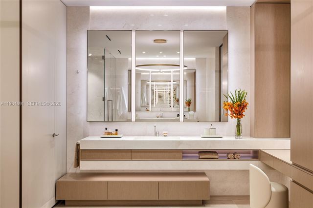 1522 Island Blvd, Aventura, FL 33160