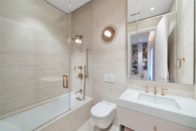 1522 Island Blvd, Aventura, FL 33160