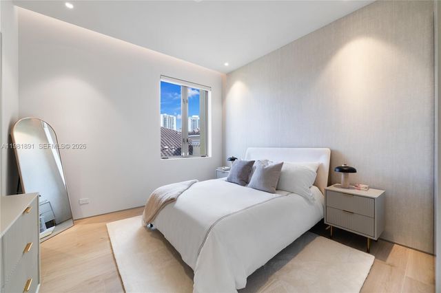 1522 Island Blvd, Aventura, FL 33160