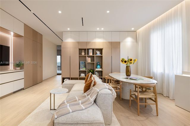 1522 Island Blvd, Aventura, FL 33160