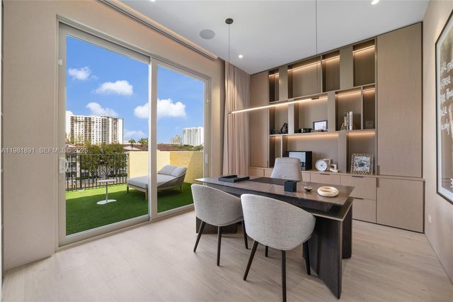 1522 Island Blvd, Aventura, FL 33160