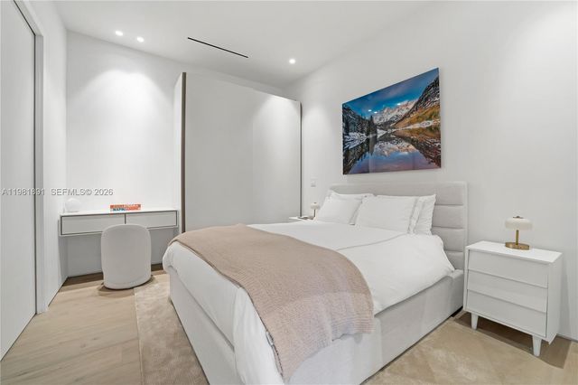 1522 Island Blvd, Aventura, FL 33160