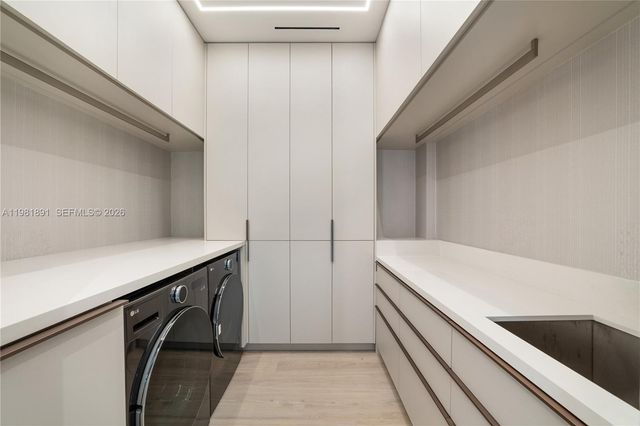 1522 Island Blvd, Aventura, FL 33160