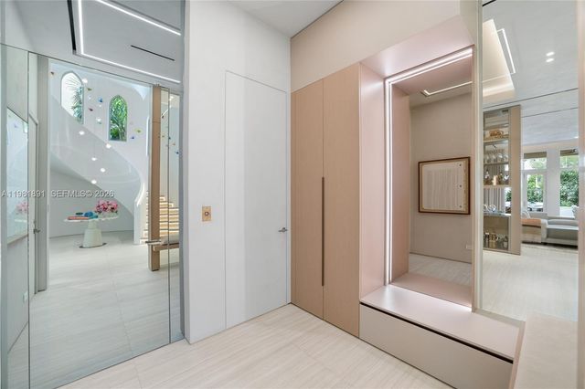 1522 Island Blvd, Aventura, FL 33160