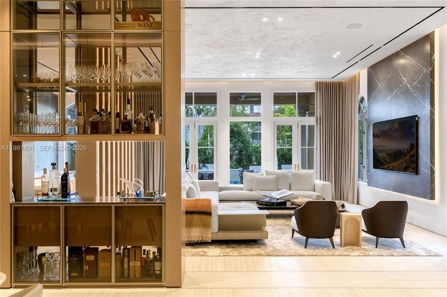 1522 Island Blvd, Aventura, FL 33160