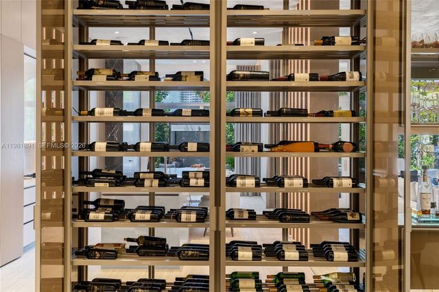 1522 Island Blvd, Aventura, FL 33160