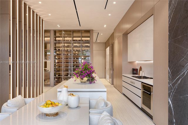 1522 Island Blvd, Aventura, FL 33160