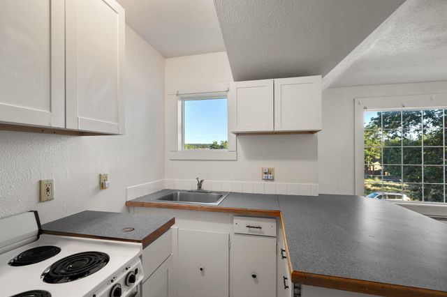2022 W College Ave, Spokane, WA 99201