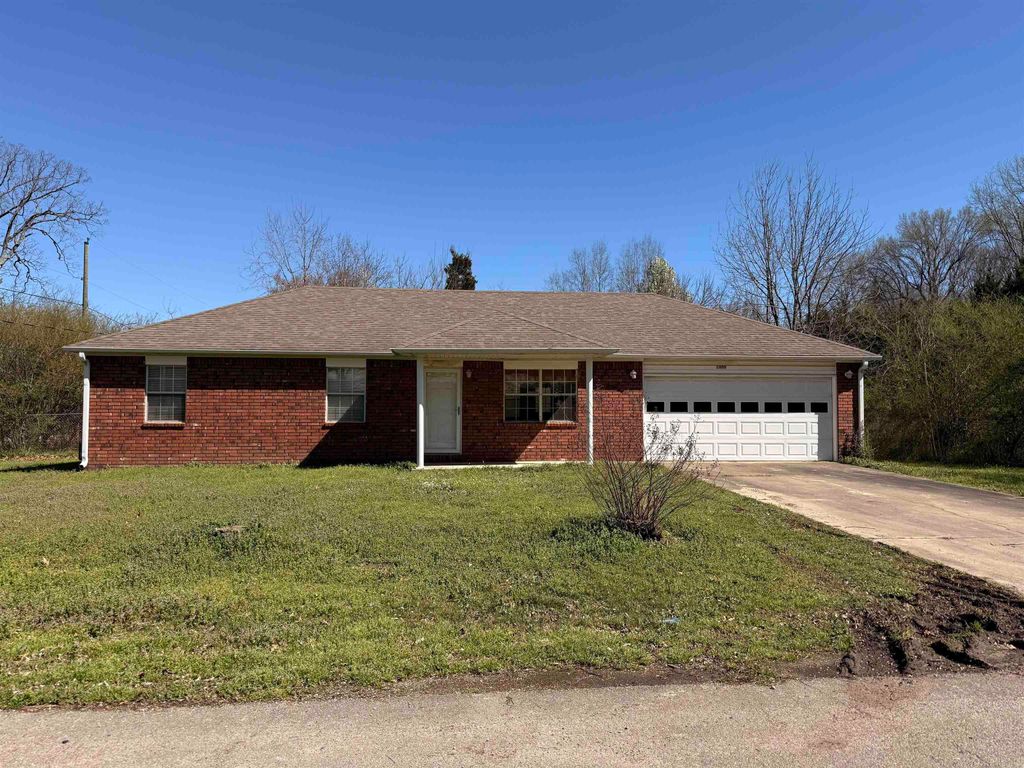 1309 Charles St, Paragould, AR 72450
