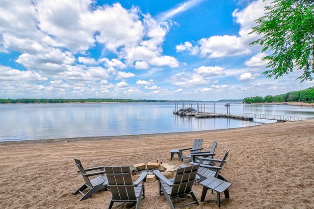 294 Salishan Drive, Hudson, WI 54016