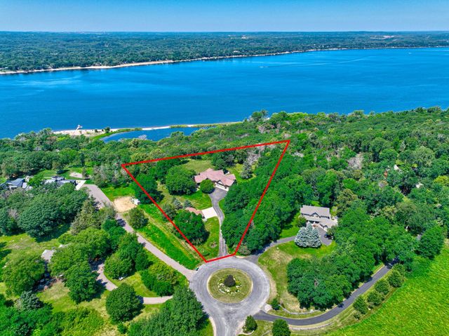 294 Salishan Drive, Hudson, WI 54016