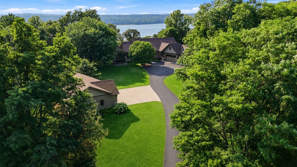 294 Salishan Drive, Hudson, WI 54016