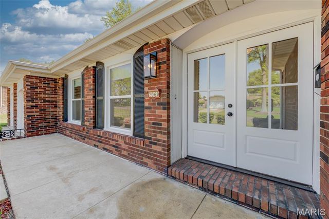 2060 Aqueduct Drive, Florissant, MO 63033