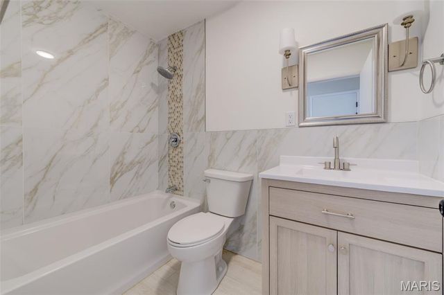 2060 Aqueduct Drive, Florissant, MO 63033
