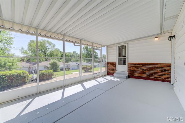 2060 Aqueduct Drive, Florissant, MO 63033