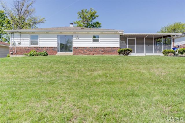 2060 Aqueduct Drive, Florissant, MO 63033