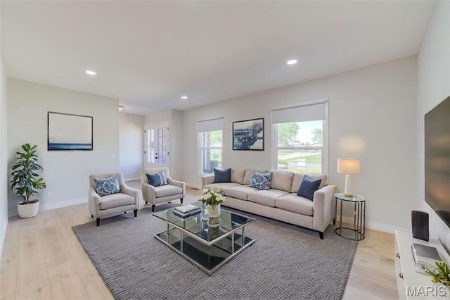 2060 Aqueduct Drive, Florissant, MO 63033