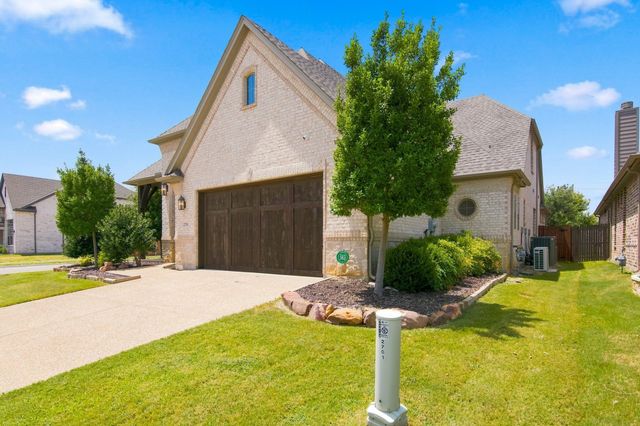 2701 Trinity Trail Way, Fort Worth, TX 76118