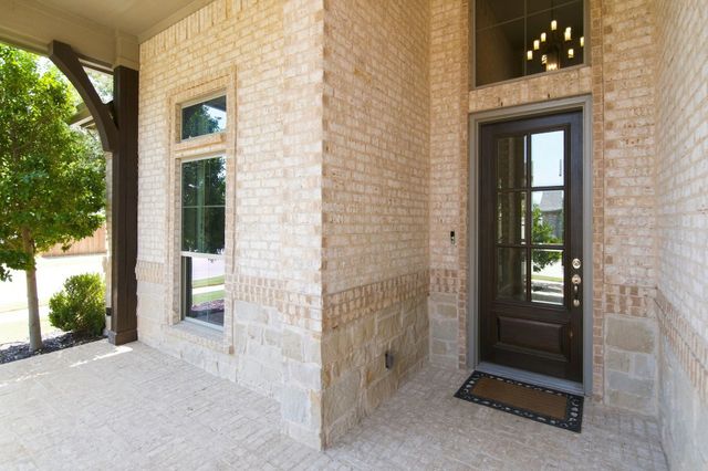 2701 Trinity Trail Way, Fort Worth, TX 76118