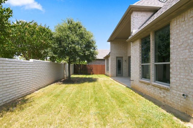 2701 Trinity Trail Way, Fort Worth, TX 76118