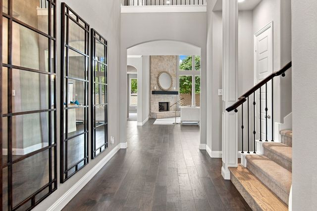 2701 Trinity Trail Way, Fort Worth, TX 76118