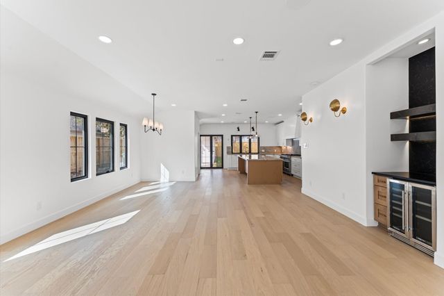 4010 Norfolk Street, Houston, TX 77027