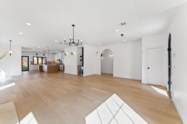 4010 Norfolk Street, Houston, TX 77027