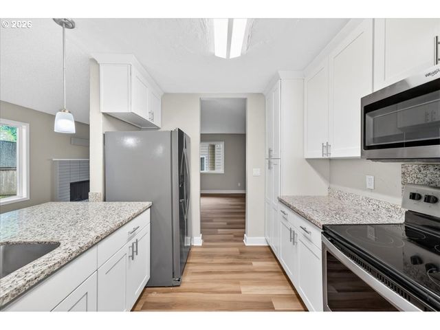 11257 Sw SPRINGWOOD Dr, Portland, OR 97223